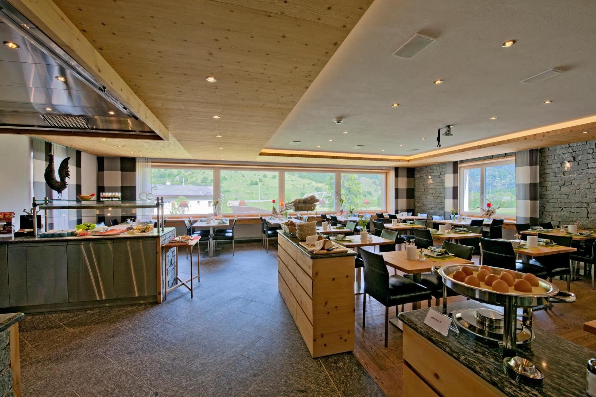 Hotel Crusch Alba Zernez Luaran gambar