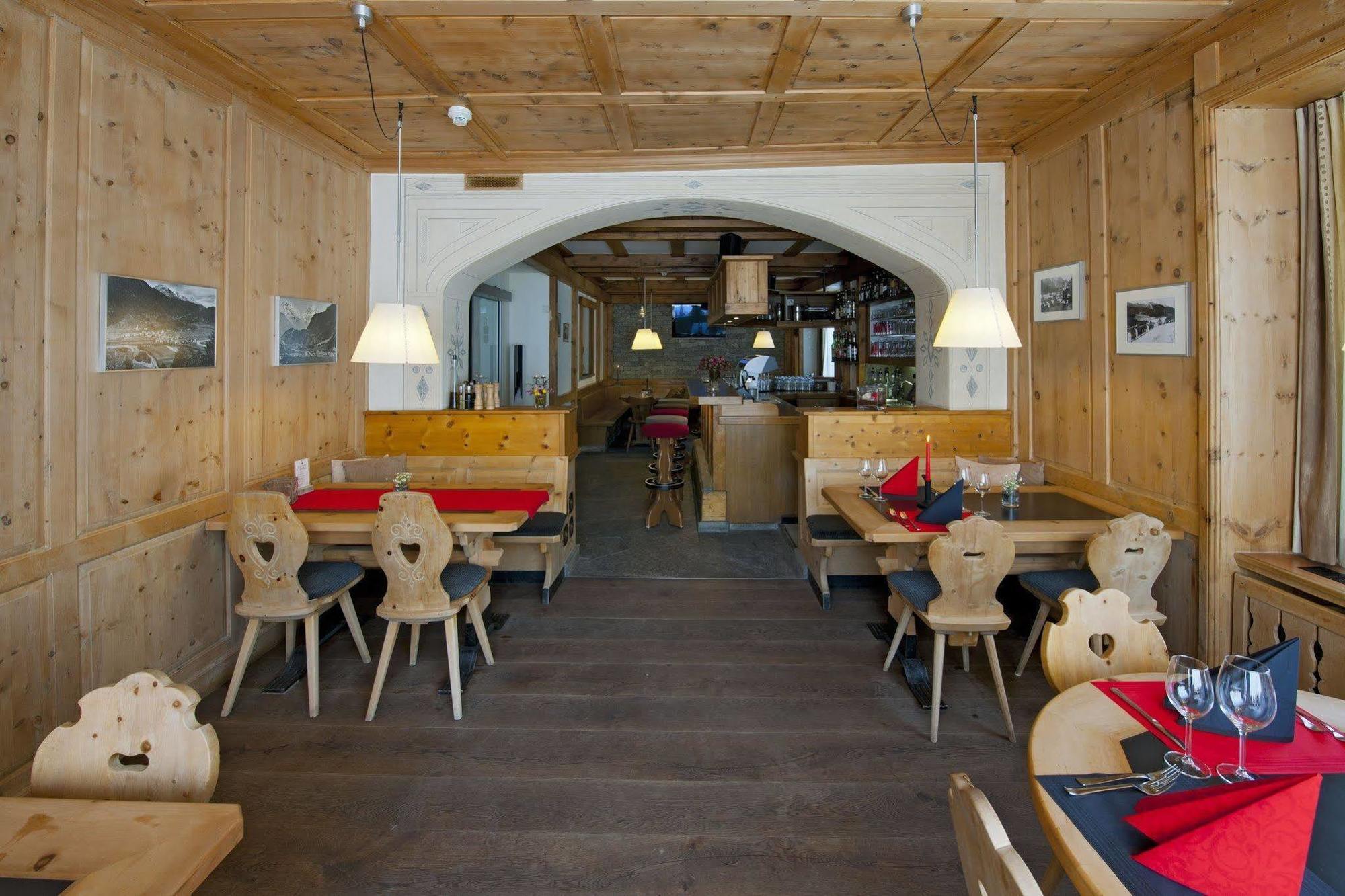 Hotel Crusch Alba Zernez Luaran gambar